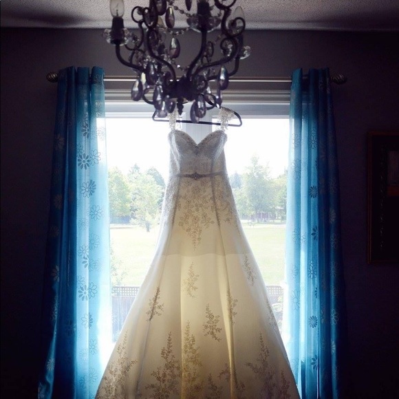 David Tutera Laney Wedding Dress - Picture 3 of 7